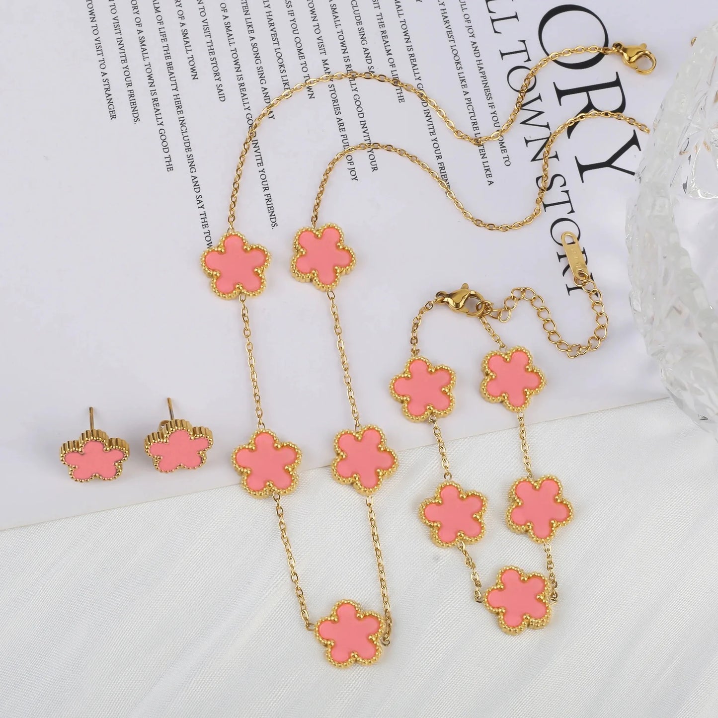 Hot jewelry sales stainless steel five-leaf flower necklace bracelet earrings set high sense women's shamrock jewelry party