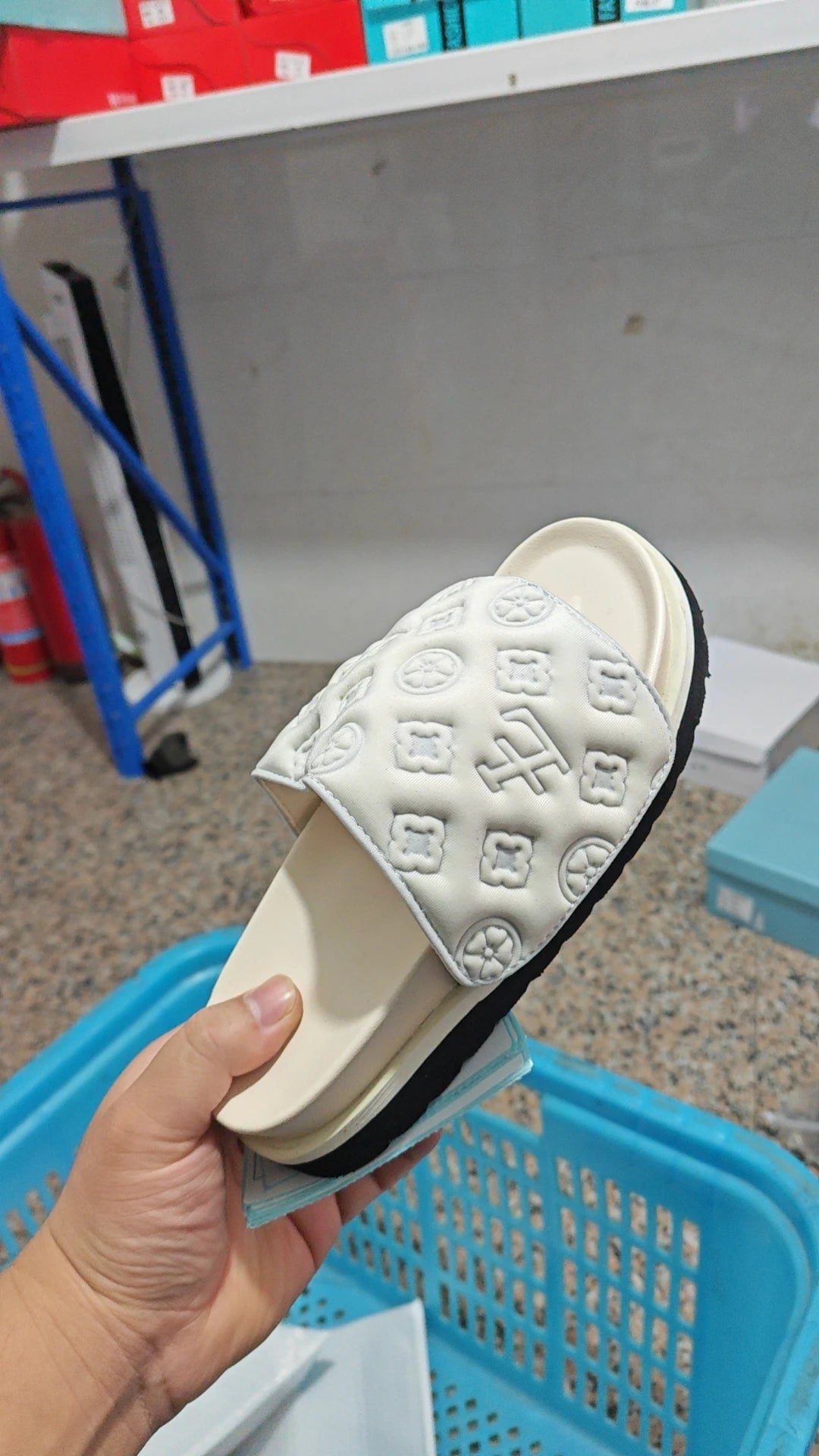 Ladies Magic Sticker Flat Slippers 2023 Summer New Designer Luxury Sandals for Women Elegant Home Flat Slippers Zapatos De Mujer