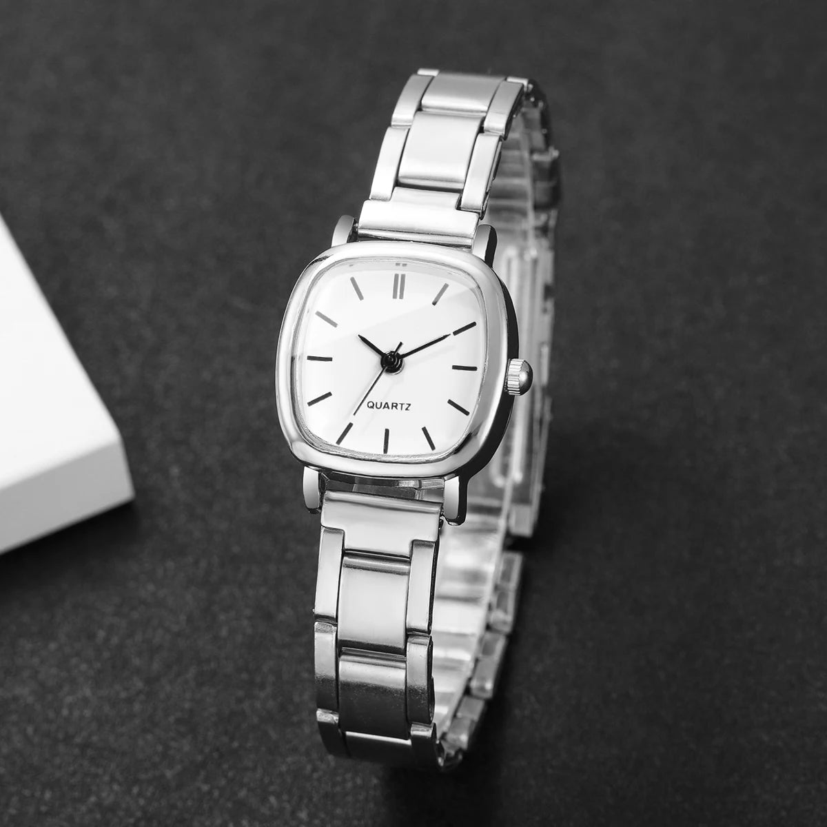 Women's Watch Fashion Leisure Versatile Simple Scale Dial Exquisite Trendy Quartz Watch (Box Not Included)
