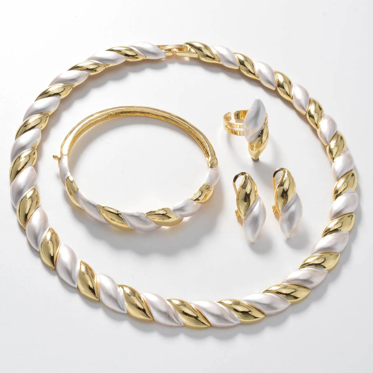 Luxury Dubai Jewelry Woman Jewelry Set Necklace/Ring/Earrings/Bracelet Set Necklace for Girls Stylish Accessories Party Jewelry