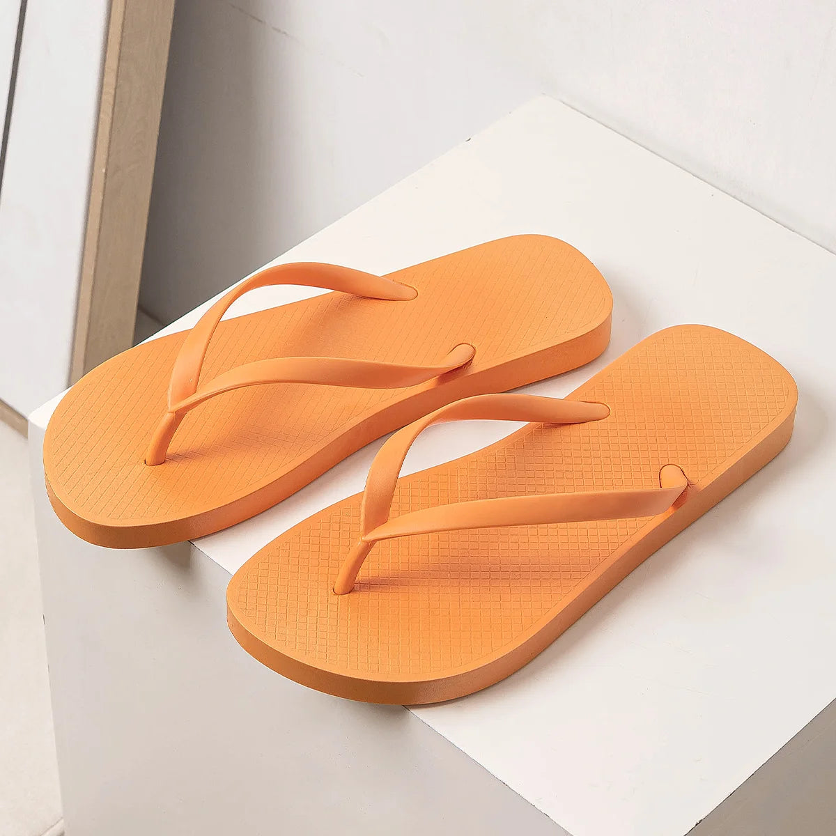 PVC Women Flip-Flops Summer Round Head Beach Flip-Flops Non-Slip Comfortable Soft Indoor Outdoor Slippers