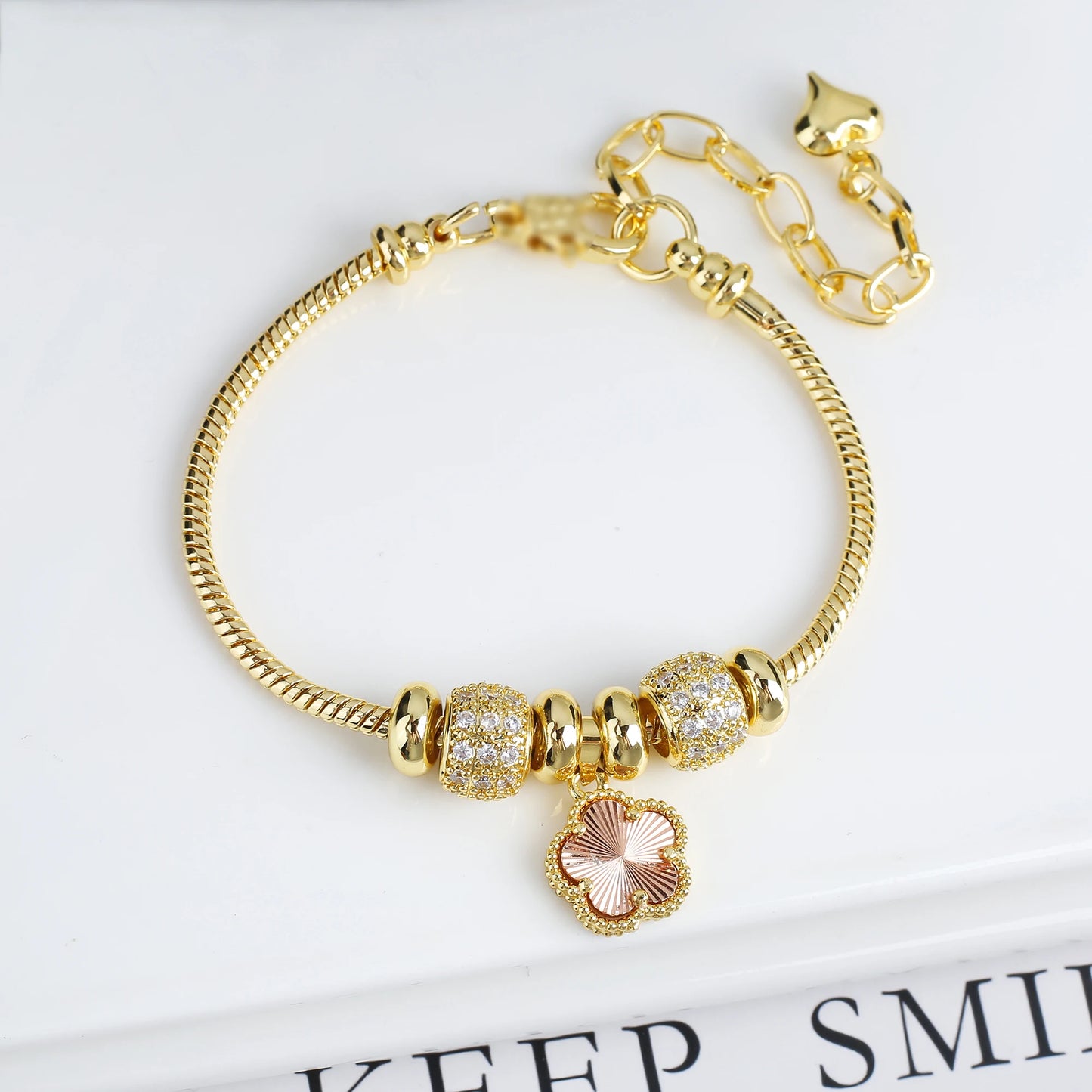 Jewelry 2024 Luxury new 5 leaf grass bracelet Women's wedding party bracelet Unique chain woven accessories