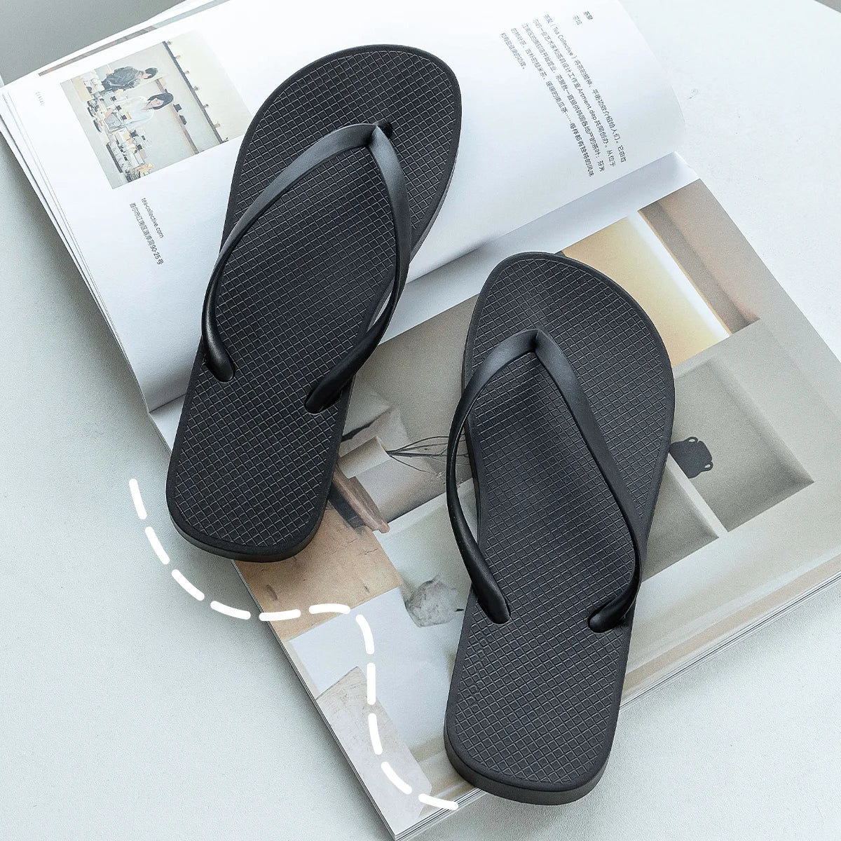 PVC Women Flip-Flops Summer Round Head Beach Flip-Flops Non-Slip Comfortable Soft Indoor Outdoor Slippers