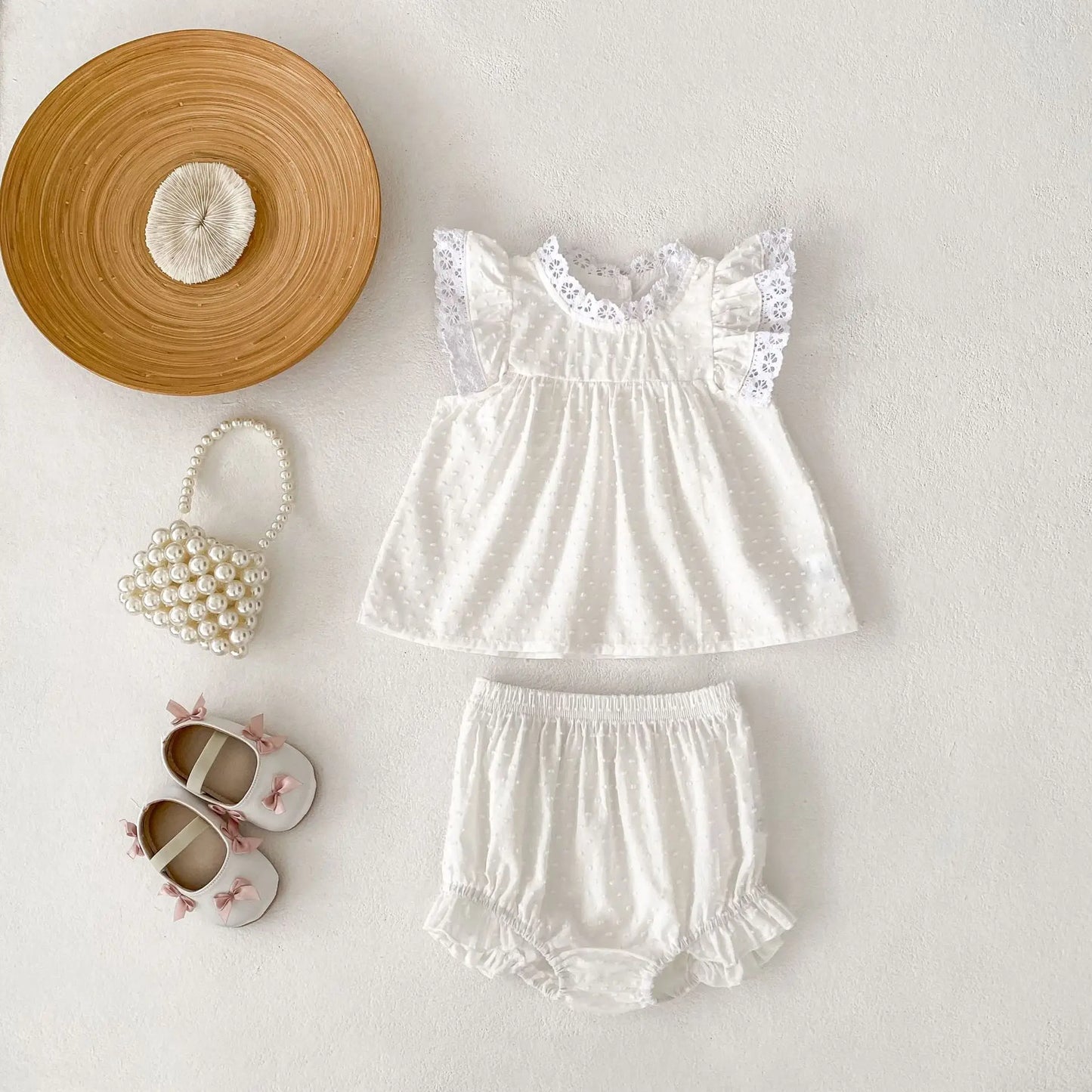 New summer baby clothes for 2-4  years old, fresh and sweet baby girl with flying sleeves and lace top + cute ruffled shorts