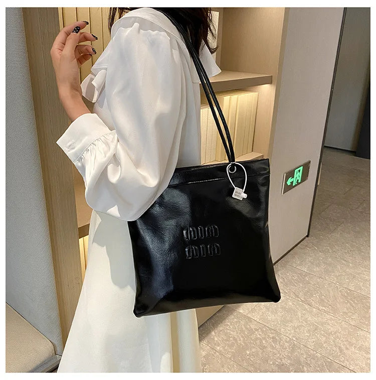 High - End and Stylish Large - Capacity Commuting Bags for Women. Casual, Fashionable, Versatile Shoulder Bags and Tote Bags