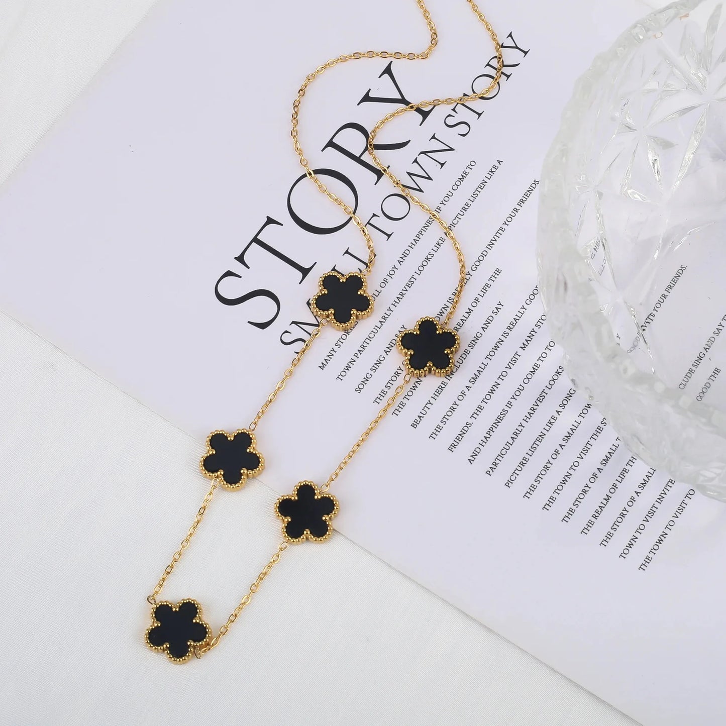 Hot jewelry sales stainless steel five-leaf flower necklace bracelet earrings set high sense women's shamrock jewelry party