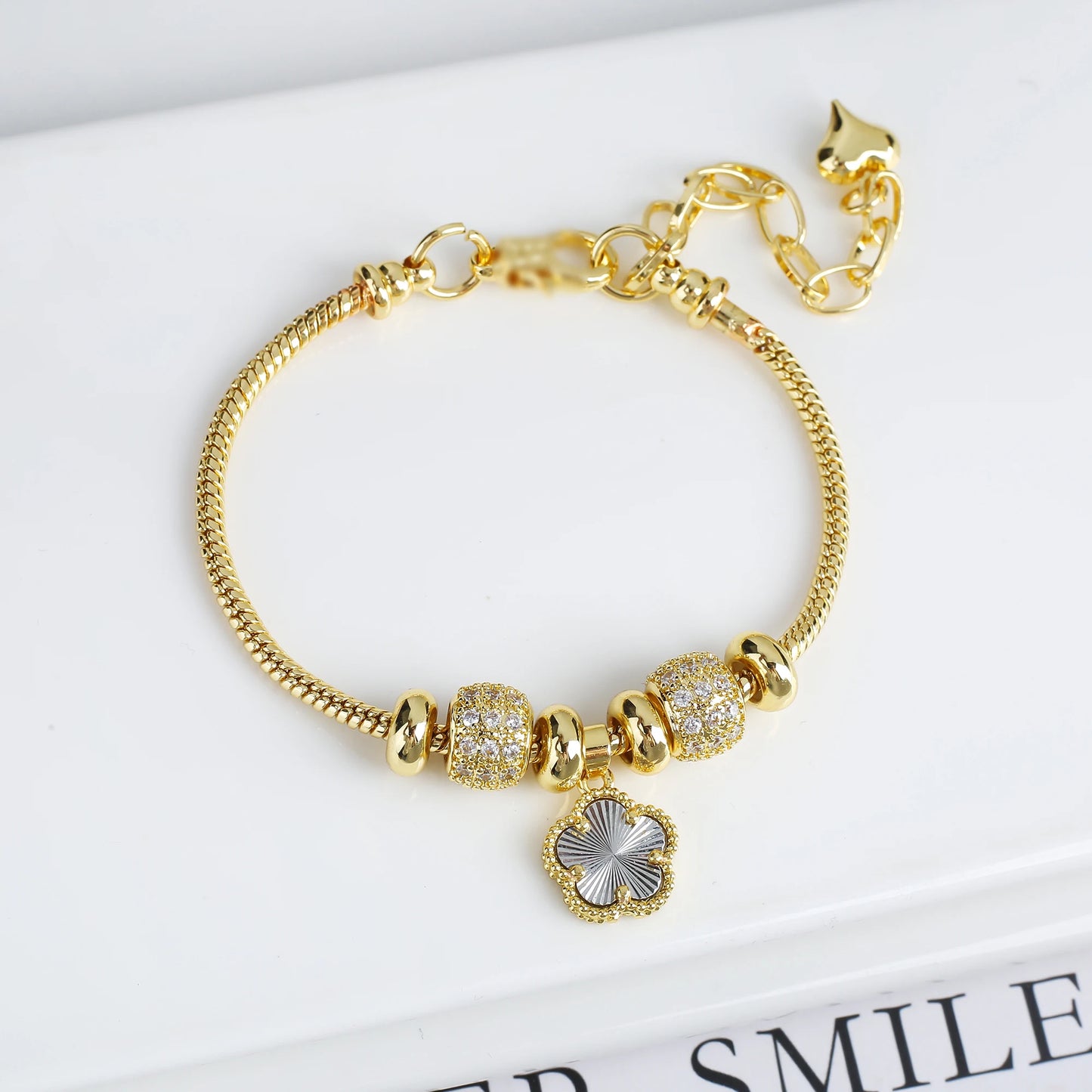 Jewelry 2024 Luxury new 5 leaf grass bracelet Women's wedding party bracelet Unique chain woven accessories