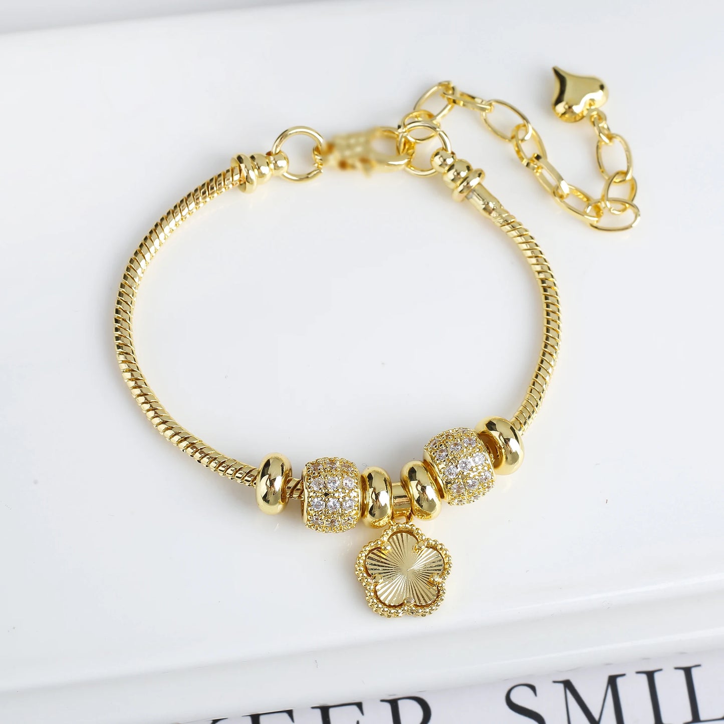 Jewelry 2024 Luxury new 5 leaf grass bracelet Women's wedding party bracelet Unique chain woven accessories