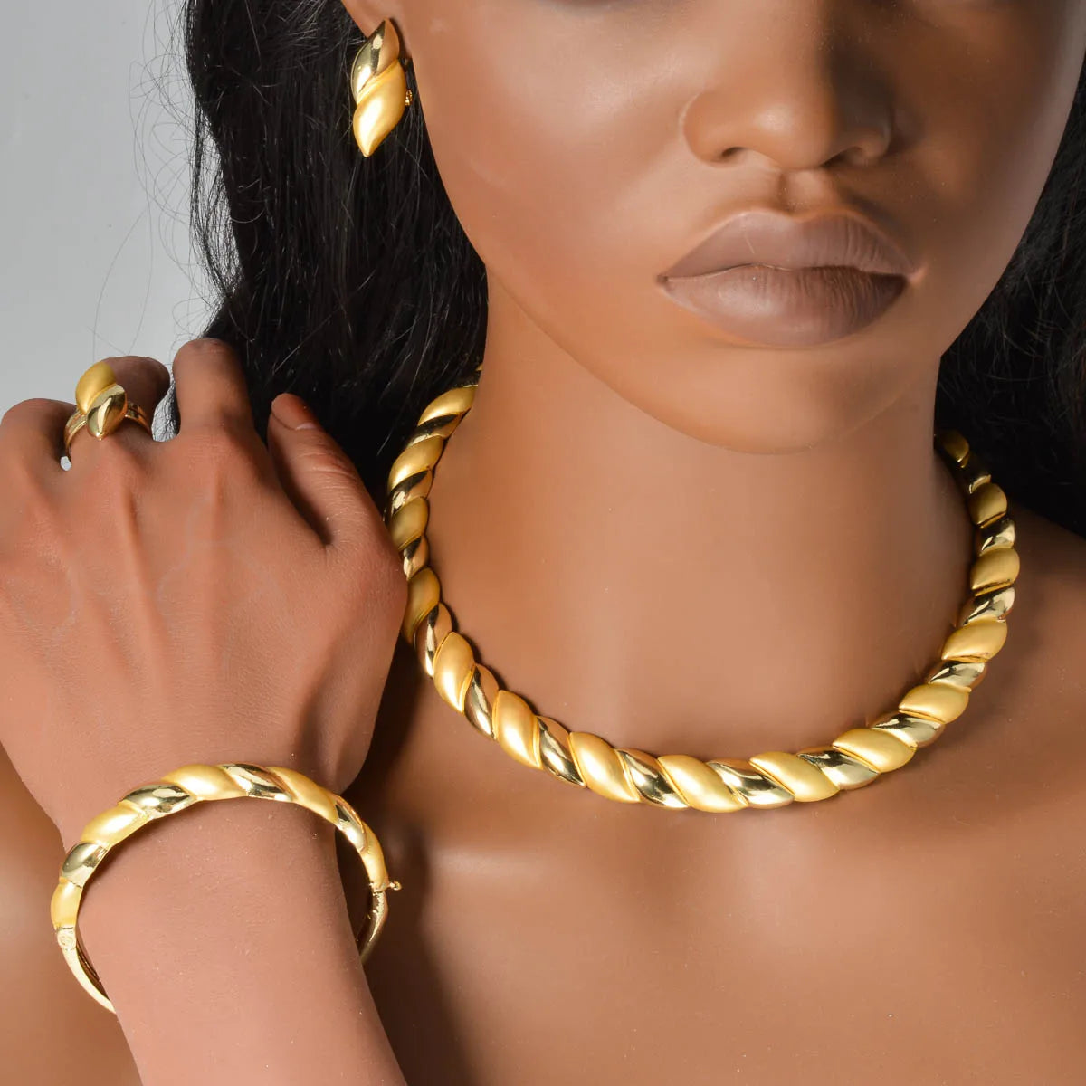 Luxury Dubai Jewelry Woman Jewelry Set Necklace/Ring/Earrings/Bracelet Set Necklace for Girls Stylish Accessories Party Jewelry
