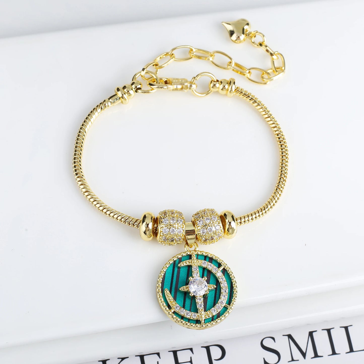Jewelry 2024 Luxury new 5 leaf grass bracelet Women's wedding party bracelet Unique chain woven accessories