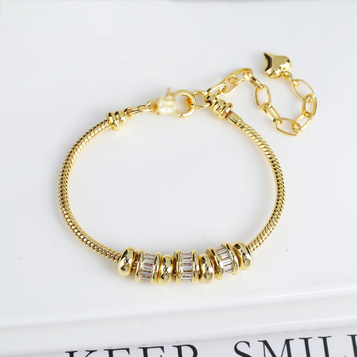 Jewelry 2024 Luxury new 5 leaf grass bracelet Women's wedding party bracelet Unique chain woven accessories