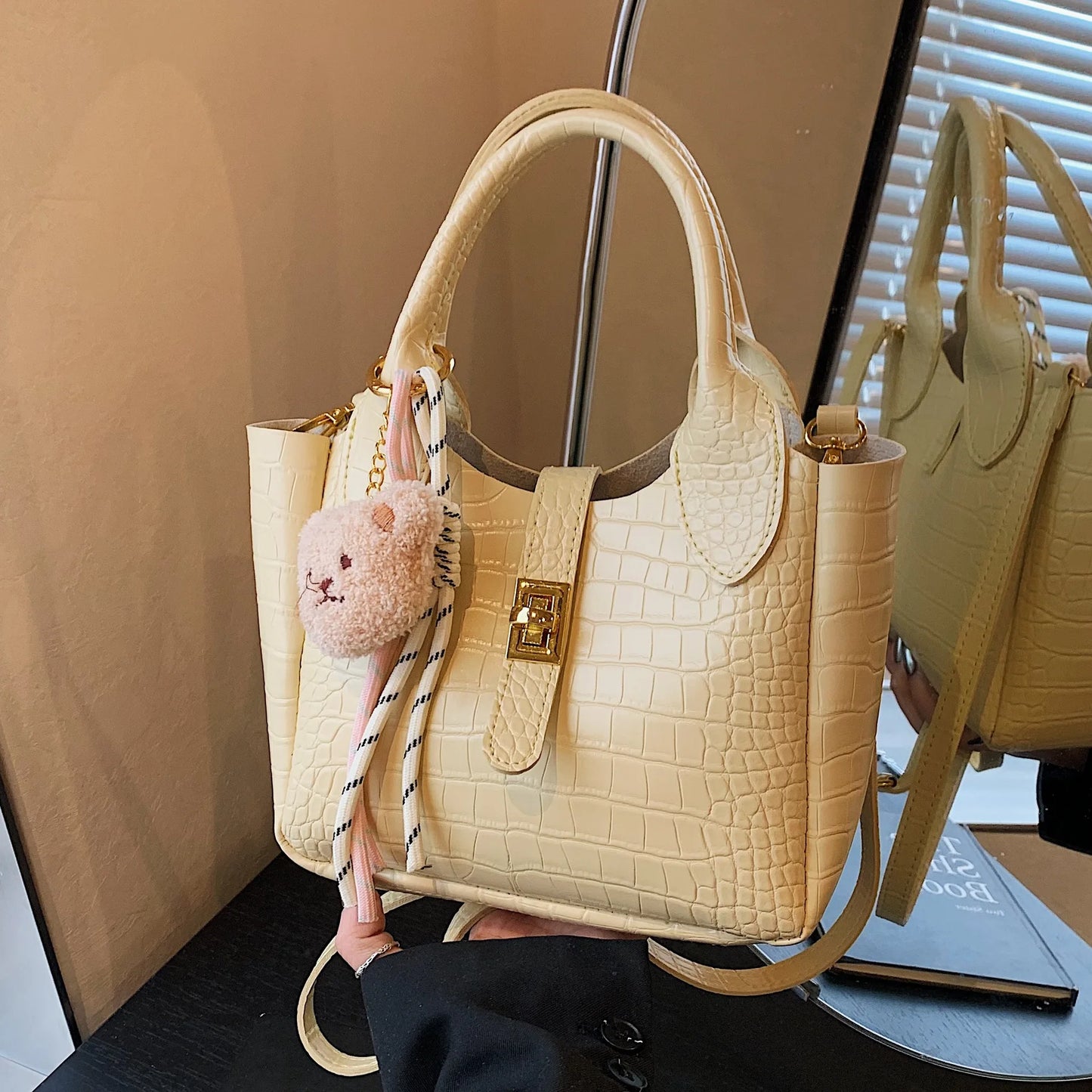 Hand-held Bucket Bag for Women 2025 New Trend Fashion Internet Celebrity High-end Sense Single Shoulder Crossbody Handbag