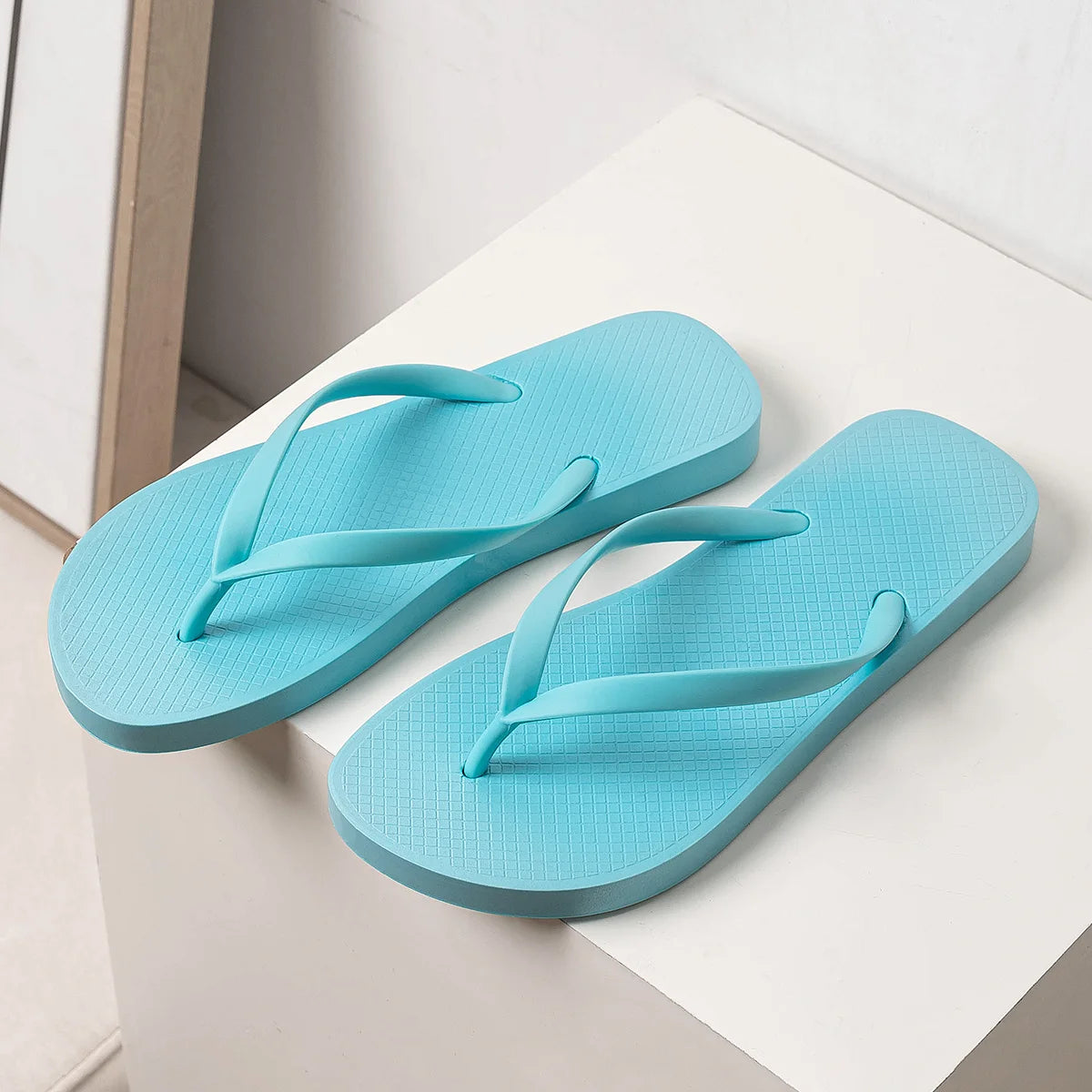 PVC Women Flip-Flops Summer Round Head Beach Flip-Flops Non-Slip Comfortable Soft Indoor Outdoor Slippers
