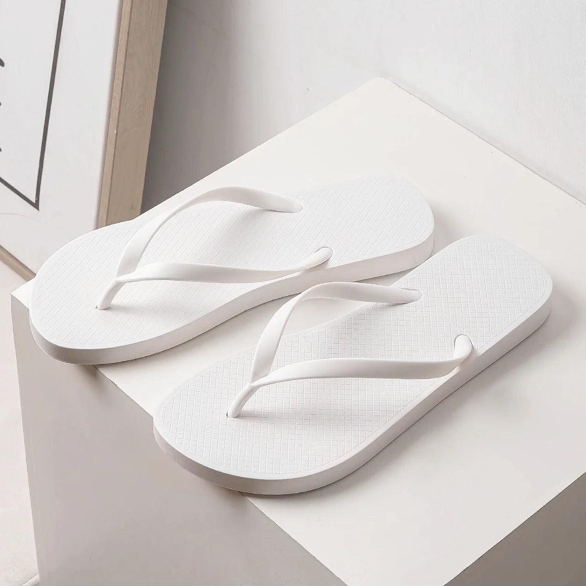 PVC Women Flip-Flops Summer Round Head Beach Flip-Flops Non-Slip Comfortable Soft Indoor Outdoor Slippers