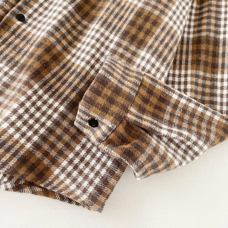 Men's long-sleeved corduroy shirt; spring new men's clothing; high-end feeling, stylish and casual shirt.