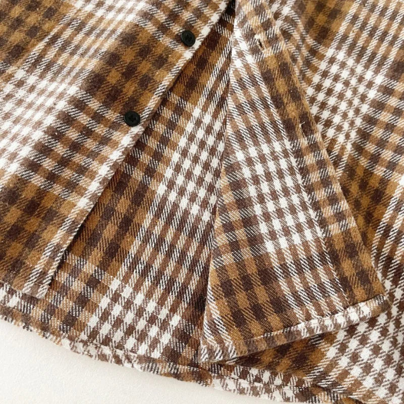 Men's long-sleeved corduroy shirt; spring new men's clothing; high-end feeling, stylish and casual shirt.