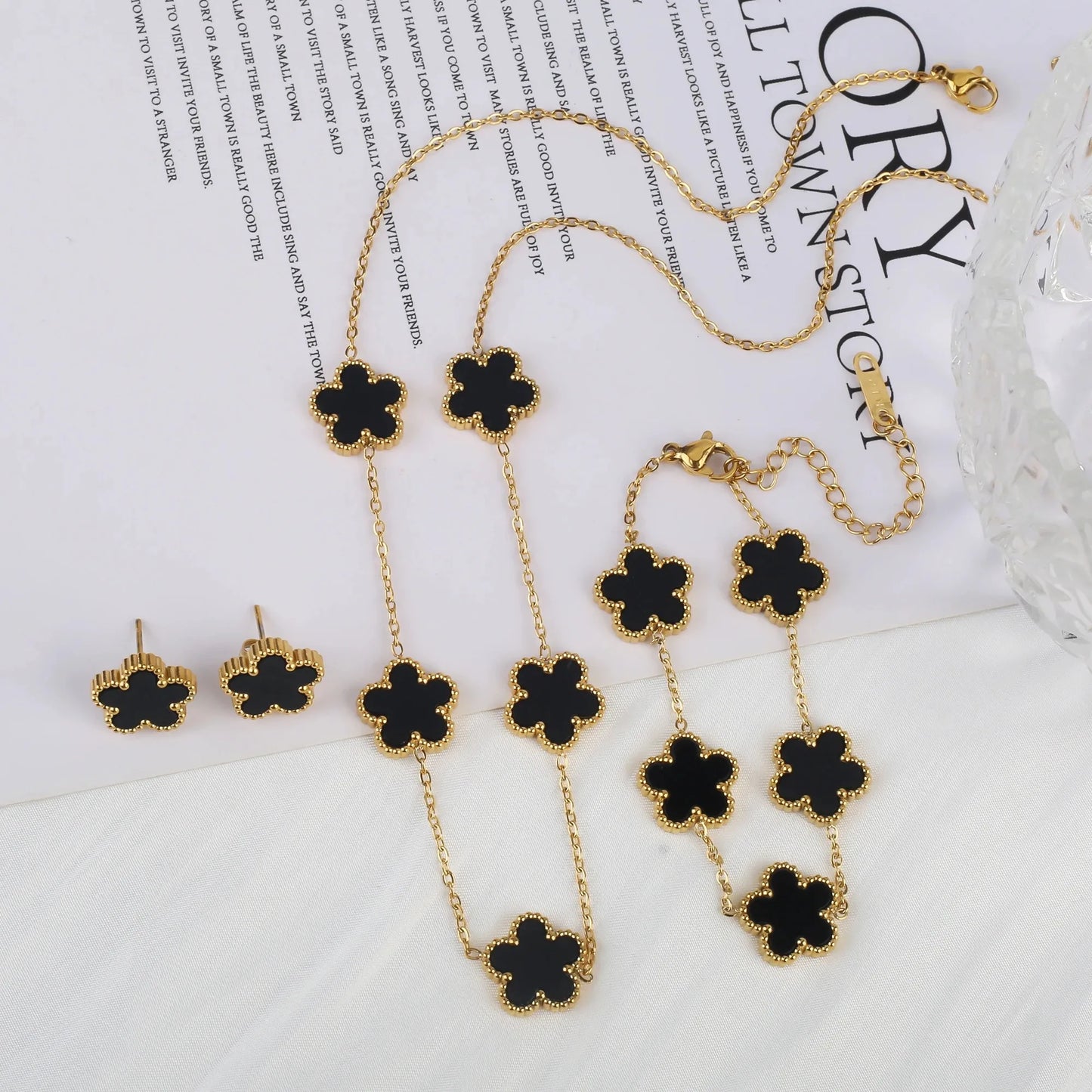 Hot jewelry sales stainless steel five-leaf flower necklace bracelet earrings set high sense women's shamrock jewelry party