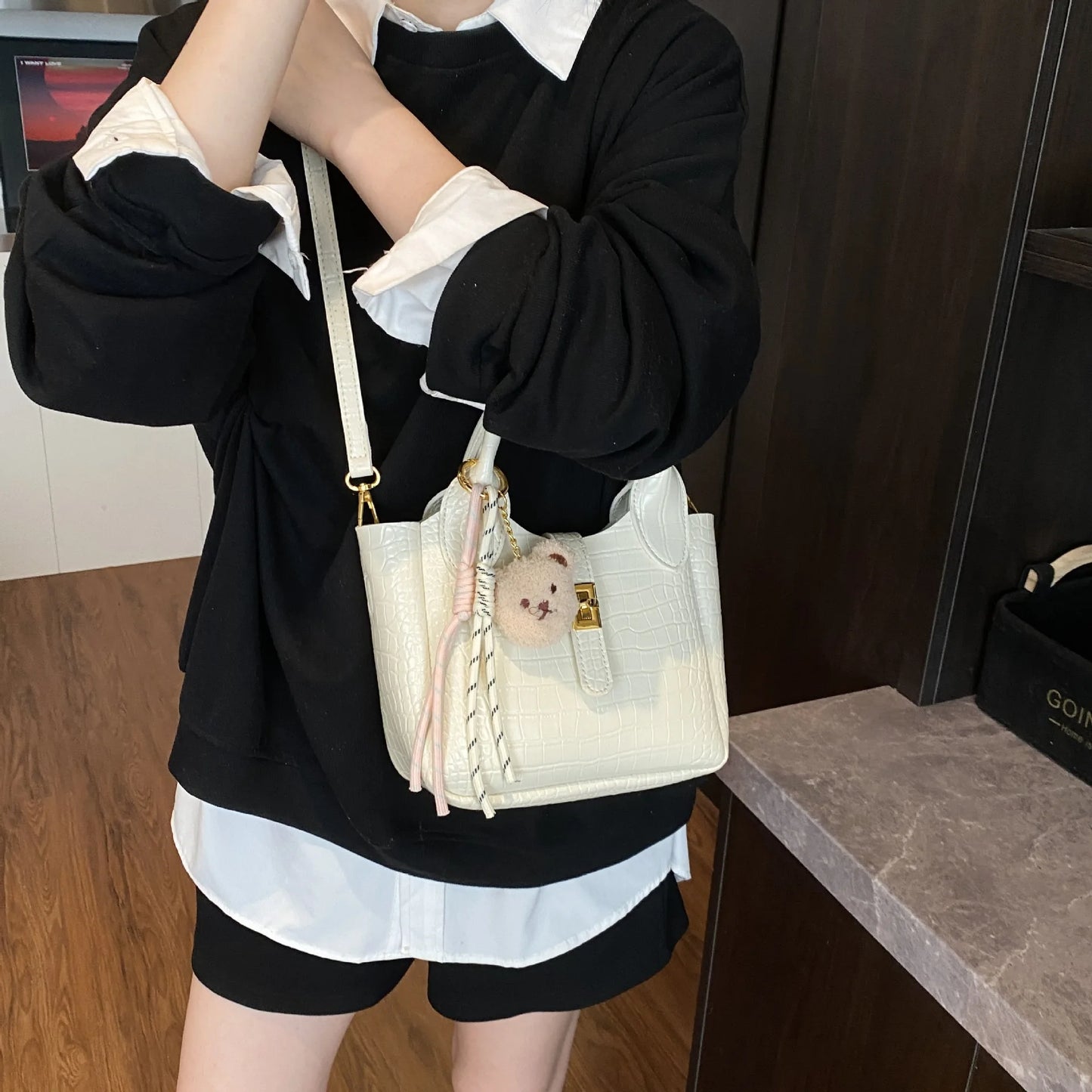 Hand-held Bucket Bag for Women 2025 New Trend Fashion Internet Celebrity High-end Sense Single Shoulder Crossbody Handbag
