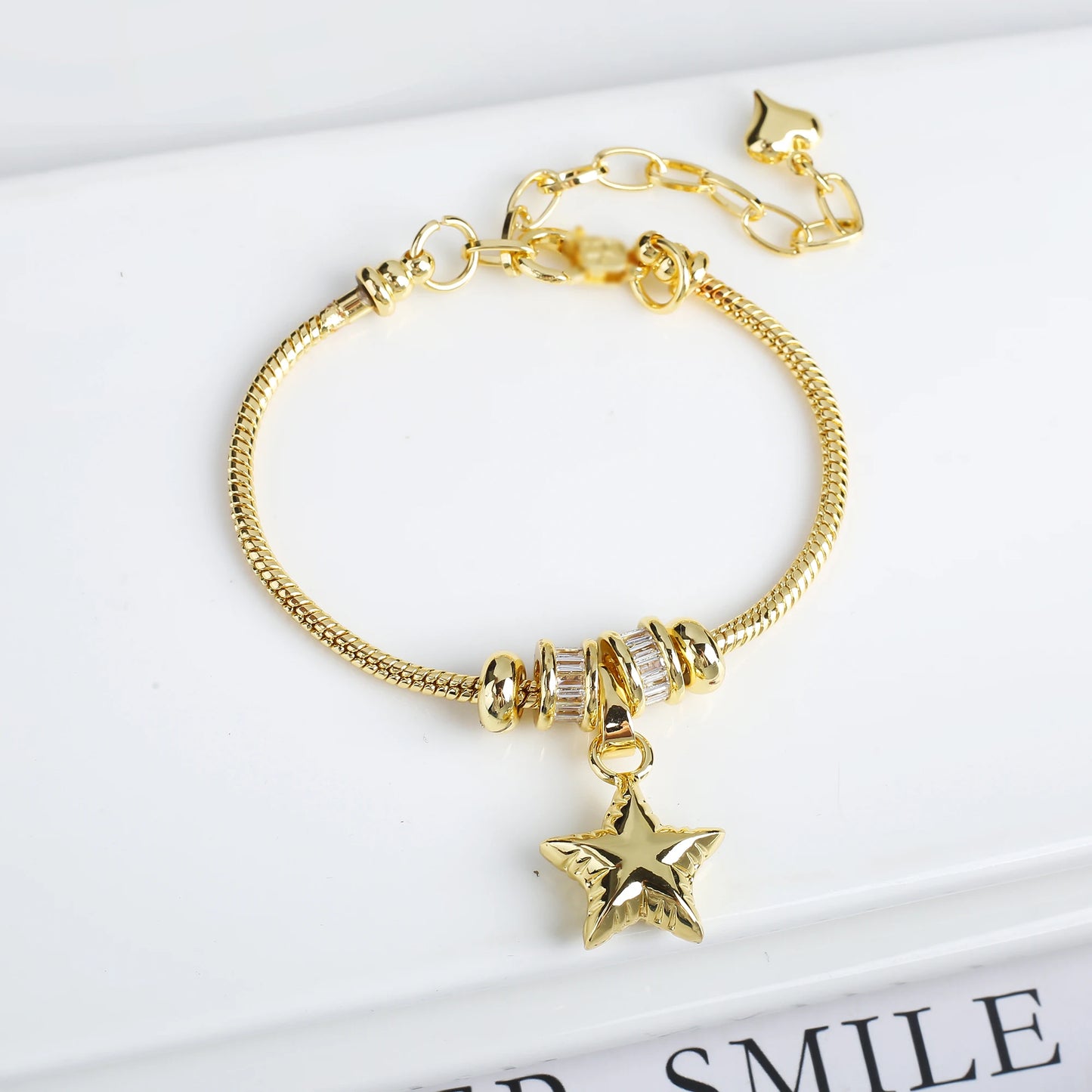 Jewelry 2024 Luxury new 5 leaf grass bracelet Women's wedding party bracelet Unique chain woven accessories